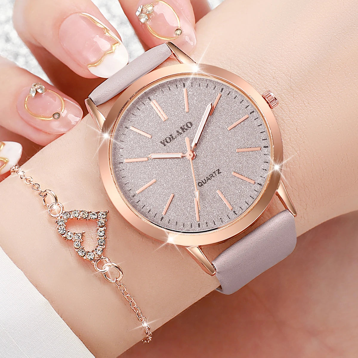 5pcs-  Fashion Women Leather Strap Watch and Love Heart Jewelry Set