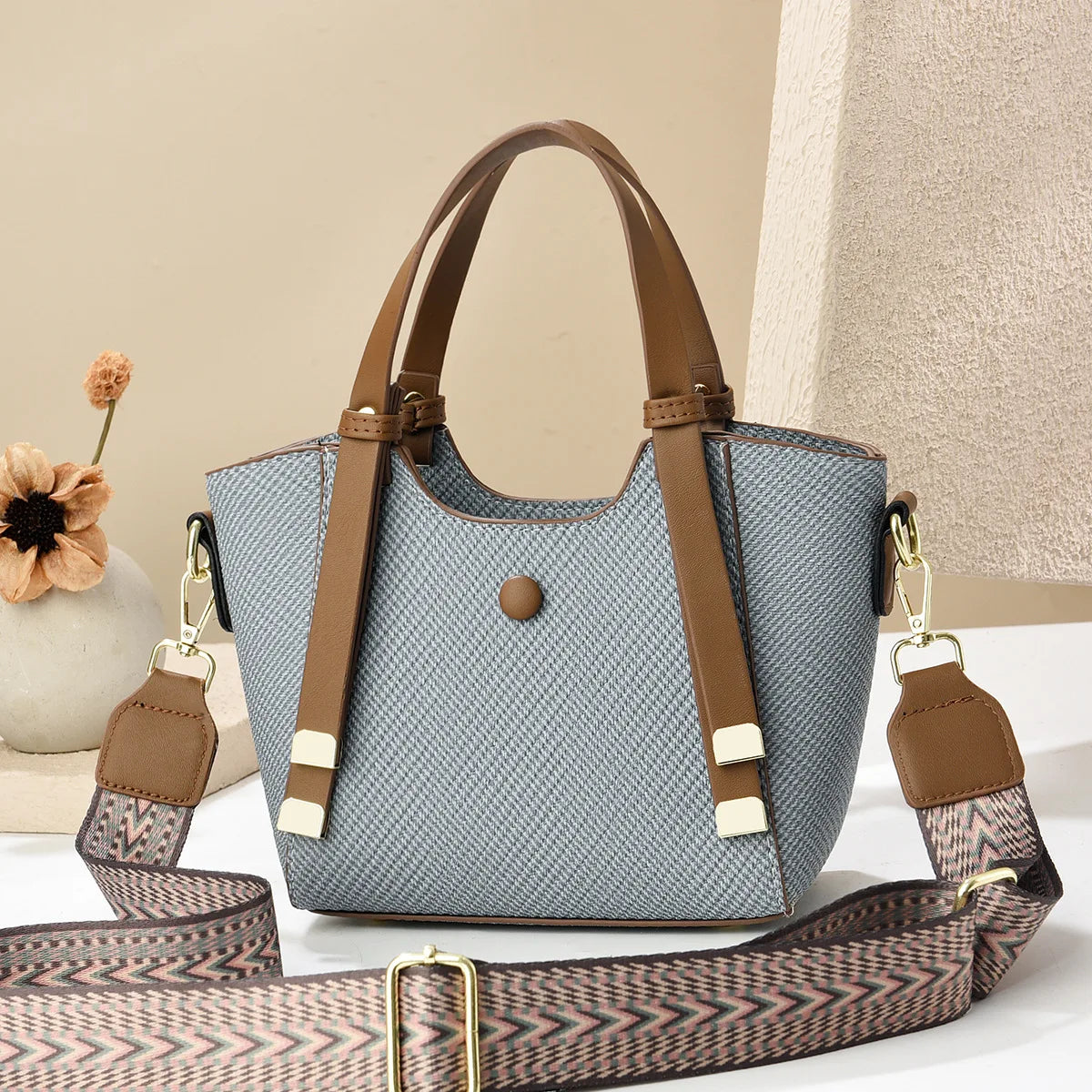 Female luxury designer shoulder bags